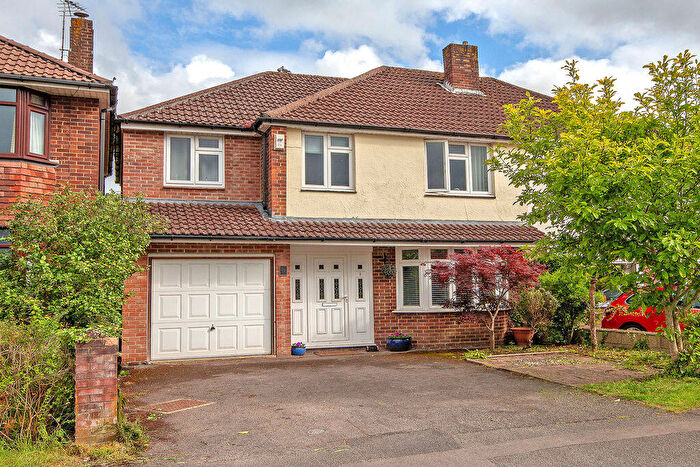 4 Bedroom Semi-Detached House For Sale In Oakleigh Crescent, Rushington, SO40