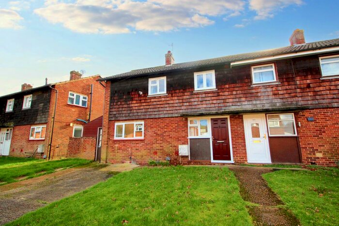 4 Bedroom Semi-Detached House To Rent In Cabell Road, Guildford, GU2