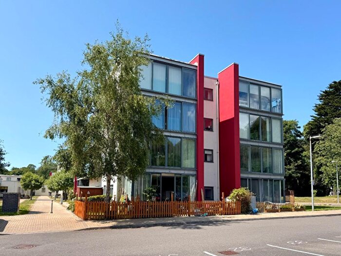 2 Bedroom Flat For Sale In Hayes Road, Sully, Penarth, CF64
