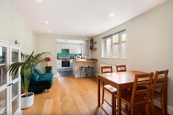 2 Bedroom House To Rent In Antil Road, London, E3