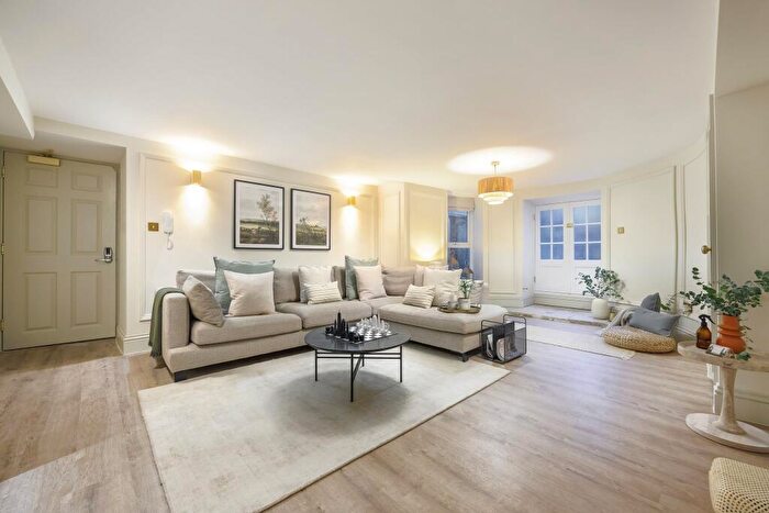 2 Bedroom Flat To Rent In Emma Place, Stonehouse, Plymouth, PL1