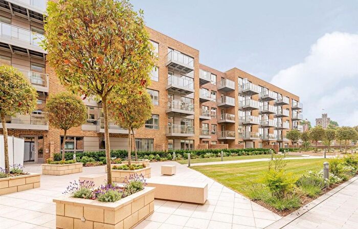 1 Bedroom Flat For Sale In Cooper Court, Smithfield Square, Hornsey, N8