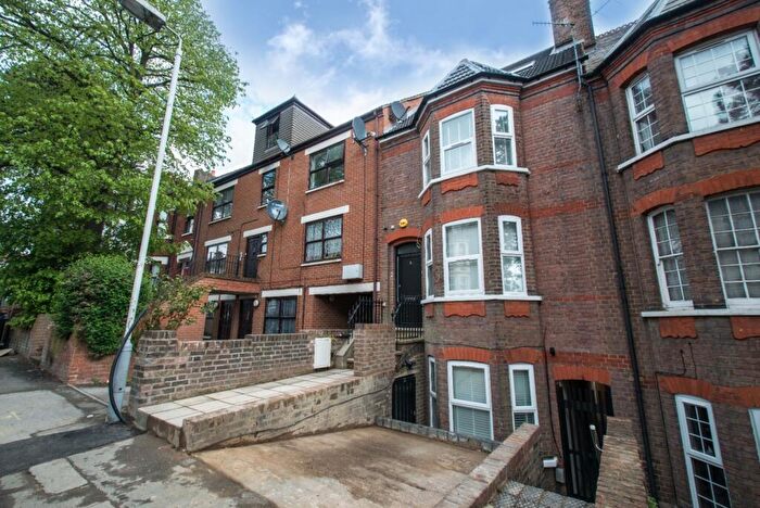 Studio To Rent In Napier Road, Luton, Bedfordshire, LU1