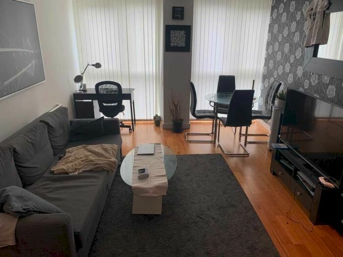 1 Bedroom Flat To Rent In Admiral House, Newport Road, Cardiff City Centre, CF24
