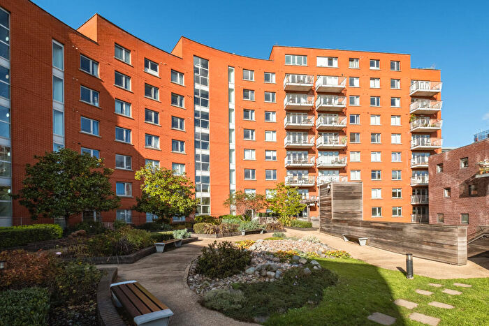 2 Bedroom Flat For Sale In Eden Grove, London, N7
