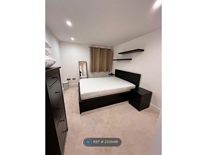 2 Bedroom Flat To Rent In Apollo Building, London, E14