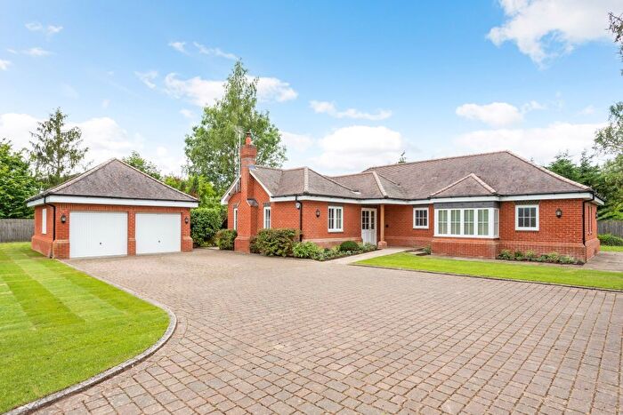 3 Bedroom Bungalow To Rent In Hatchet Lane, Winkfield, Windsor, SL4