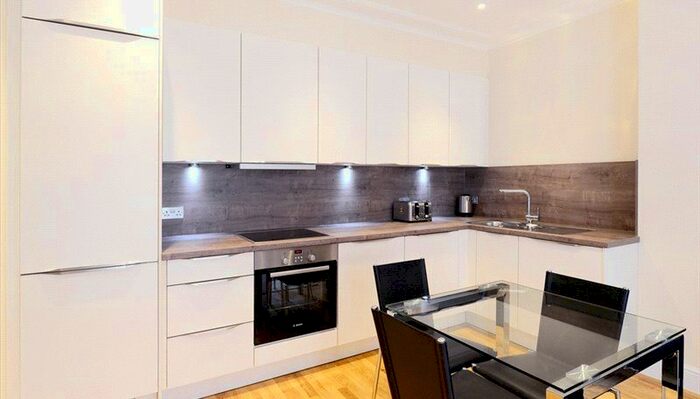2 Bedroom Flat To Rent In Hamlet Gardens, Ravenscourt Park, London, W6