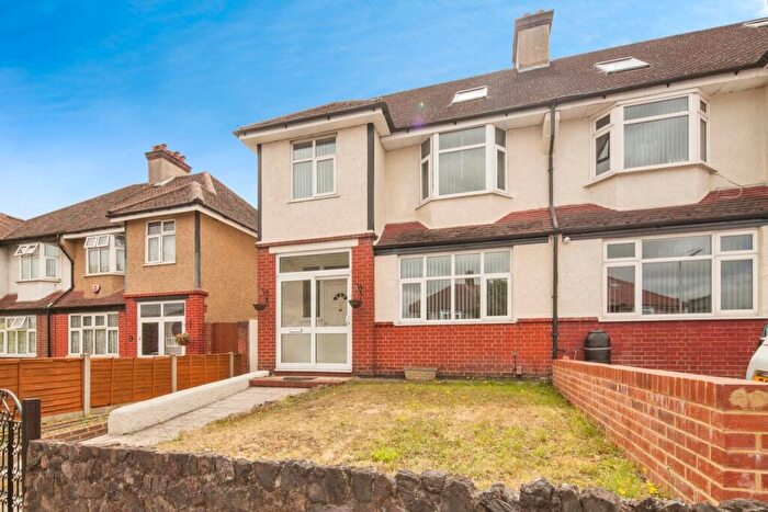 4 Bedroom Semi-Detached House For Sale In Croydon Road, Beddington, Croydon, CR0