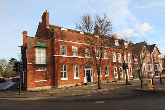 1 Bedroom Flat To Rent In Broad Street, Wokingham, RG40