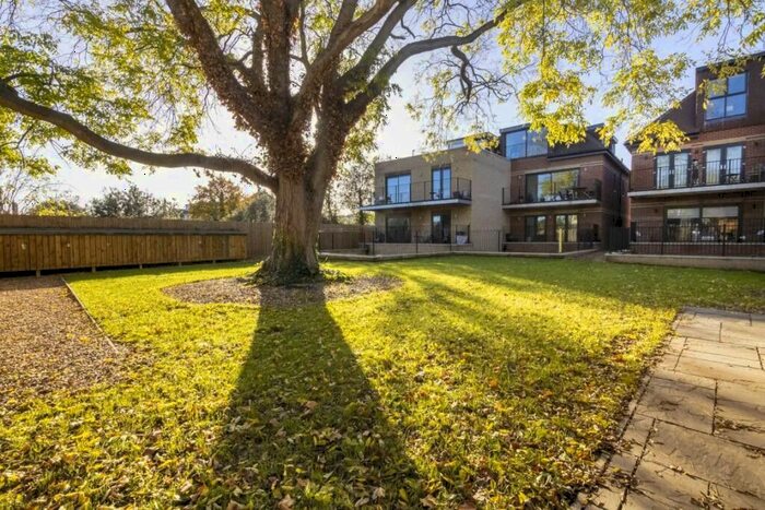 3 Bedroom Flat To Rent In Gunnersbury Avenue, London, W5