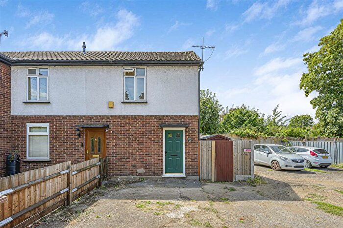 1 Bedroom Flat To Rent In Kings Head Hill, Chingford, E4