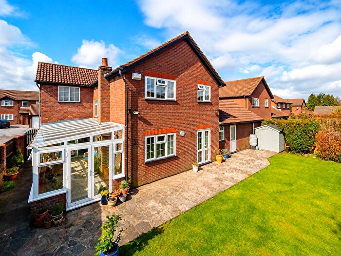 4 Bedroom Detached House For Sale In Balmoral Way, Sutton, SM2