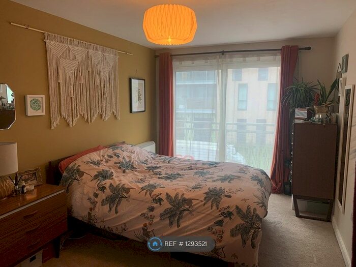 1 Bedroom Flat To Rent In Hudson House, Epsom KT19