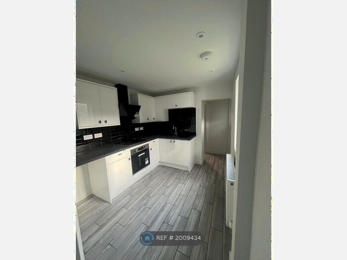 1 Bedroom Flat To Rent In Carron Street, Stoke-On-Trent, ST4