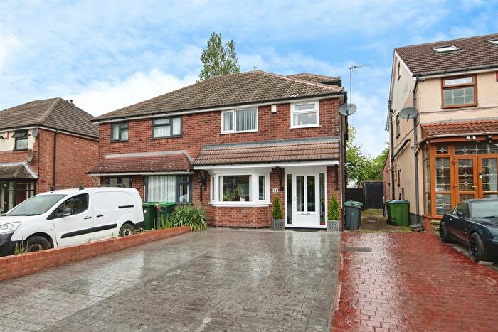 4 Bedroom Semi-Detached House For Sale In Highland Road, Great Barr, Birmingham, B43