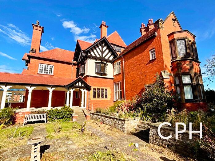 3 Bedroom Flat For Sale In Holbeck Hill, Scarborough, YO11