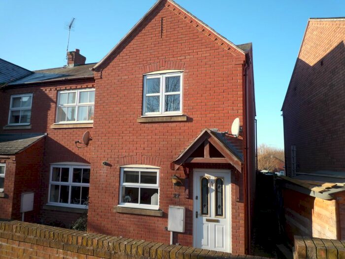 2 Bedroom End Of Terrace House To Rent In The Poplars, Alcester, B50