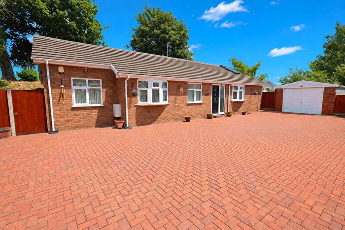 3 Bedroom Detached Bungalow For Sale In Hafan, Clawdd Offa Johnstown, LL14