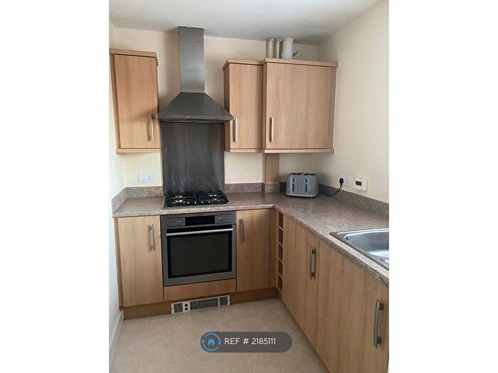 2 Bedroom Flat To Rent In Shanklin House, Newport, PO30