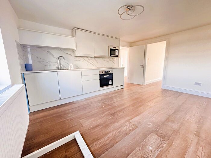 2 Bedroom Flat To Rent In Edgeley Lane, London, SW4