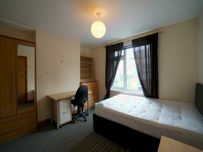 5 Bedroom House To Rent In Lon-y-Glyder, Bangor, Gwynedd, LL57