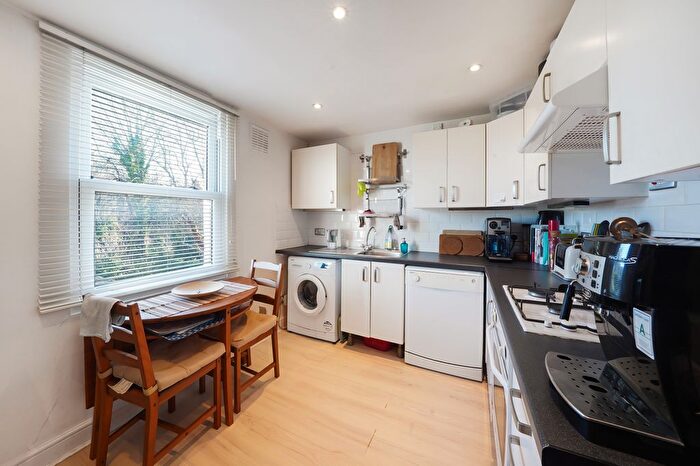 2 Bedroom Flat To Rent In Barry Road, East Dulwich, London, SE22