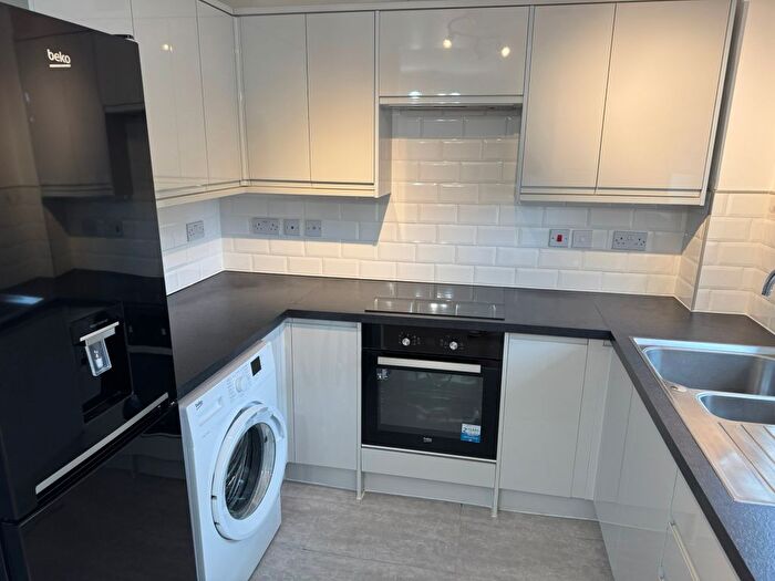 2 Bedroom Flat To Rent In Honeypot Lane, Stanmore, HA7