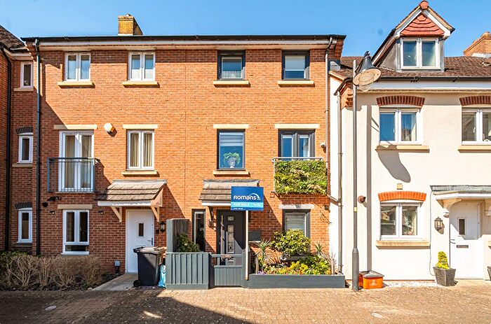 4 Bedroom Terraced House For Sale In Piernik Close, Swindon, Wiltshire, SN25