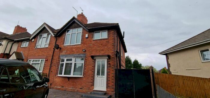 3 Bedroom Semi-Detached House To Rent In Yew Tree Road, Walsall, WS5