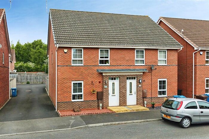 3 Bedroom Semi-Detached House For Sale In Boundary Way, Hull, HU4