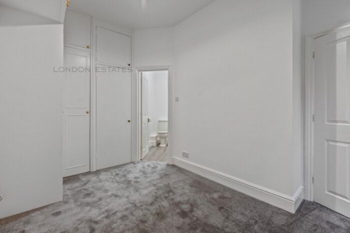 2 Bedroom Flat To Rent In Blythe Road, West Kensington, W14