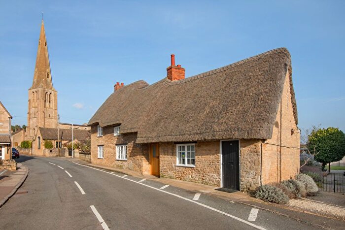 4 Bedroom Cottage For Sale In High Street, Stanion, NN14