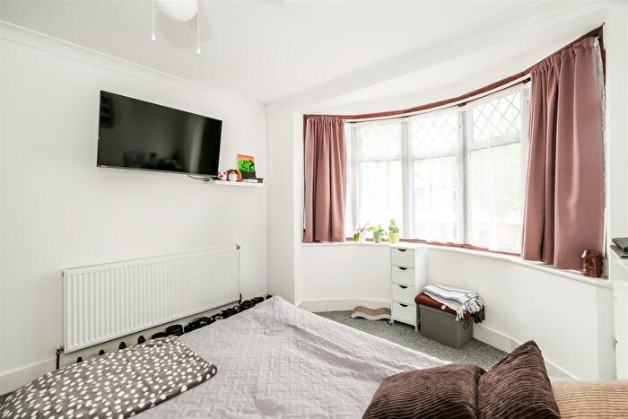 3 Bedroom Terraced House For Sale In Wadham Avenue, Walthamstow, E17