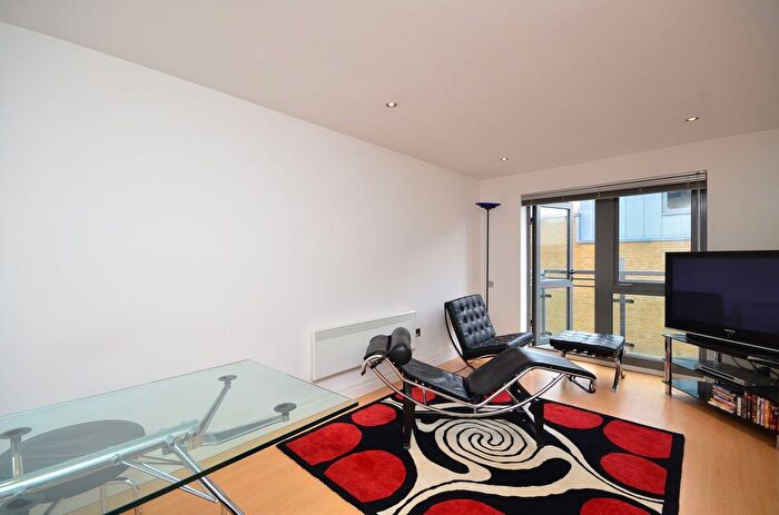 2 Bedroom Flat To Rent In Hoxton Square, Hoxton, London, N1