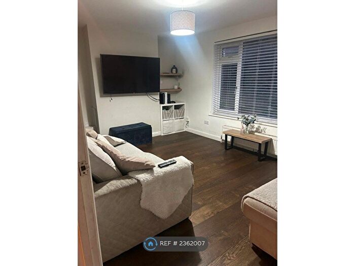 3 Bedroom End Of Terrace House To Rent In Somerset Close, Worthing, BN13