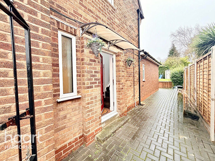 3 Bedroom Semi-Detached House To Rent In Oldbury, B68