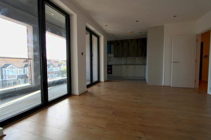 2 Bedroom Flat To Rent In Julien Road, Coulsdon, CR5