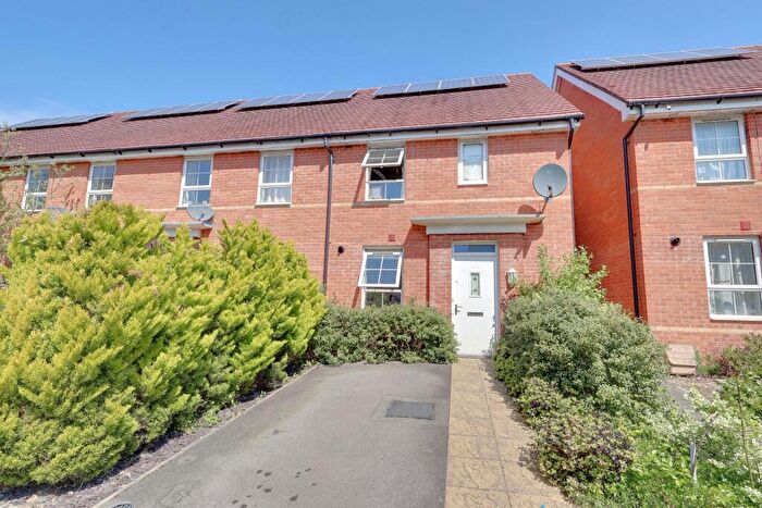 3 Bedroom End Of Terrace House For Sale In Cardinal Palce, Maybush, Southampton, SO16