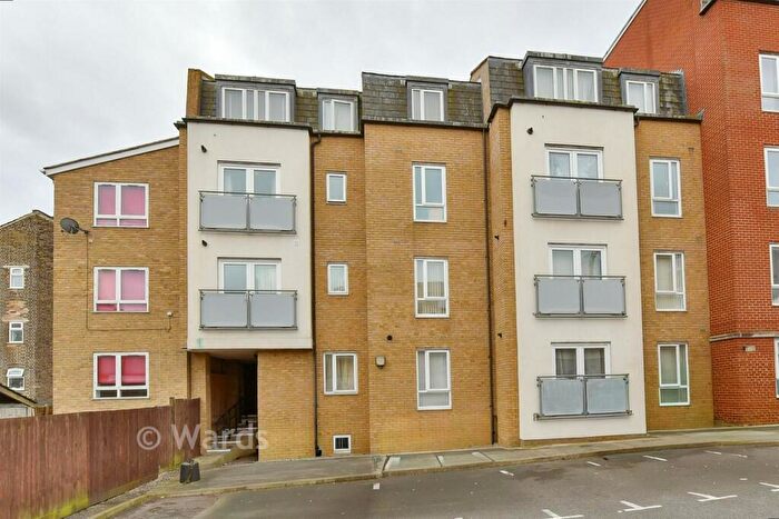 2 Bedroom Apartment For Sale In High Street, Rochester, Kent, ME1