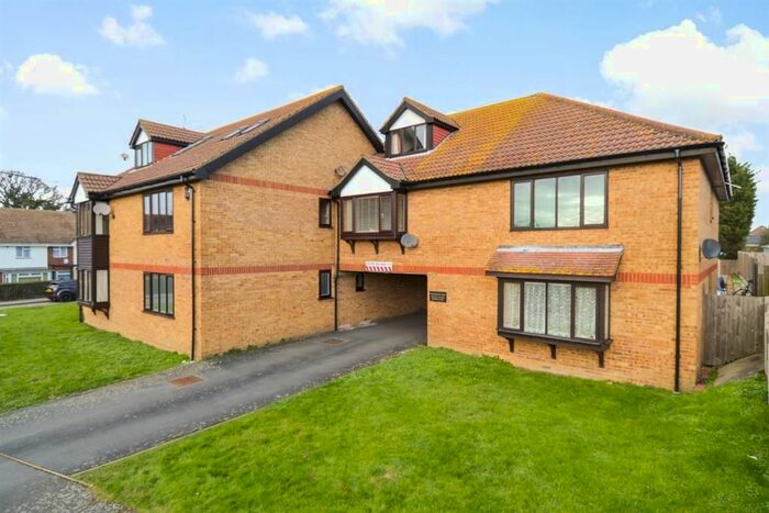 1 Bedroom Flat To Rent In Cranleigh Gardens, Whitstable, CT5