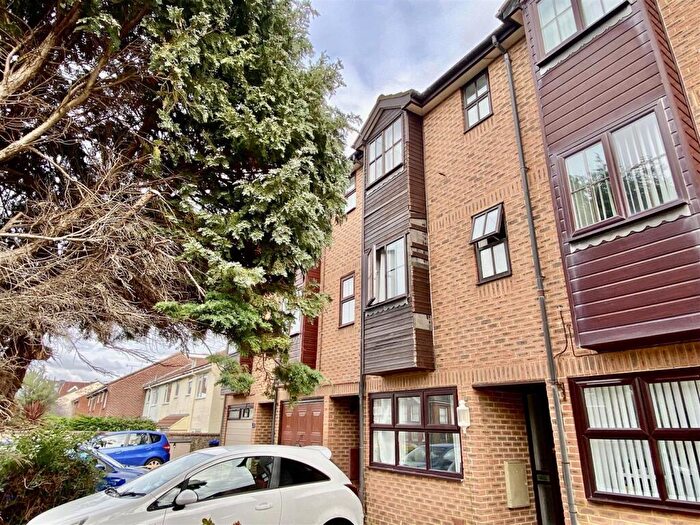 4 Bedroom House To Rent In Little Pembroke, Worthing, BN11