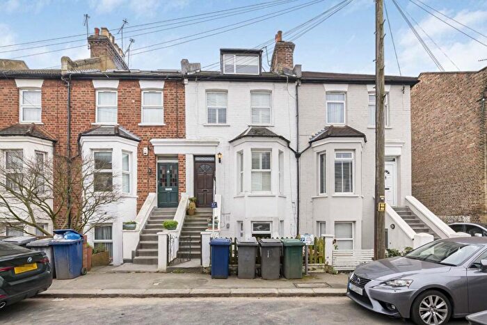 2 Bedroom Flat To Rent In Brownlow Road, Finchley, N3