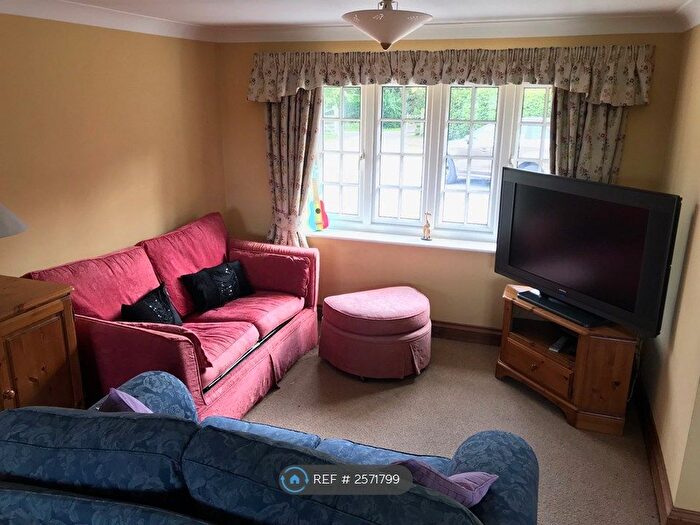 2 Bedroom Maisonette To Rent In Heath Lane, Willaston, CH64