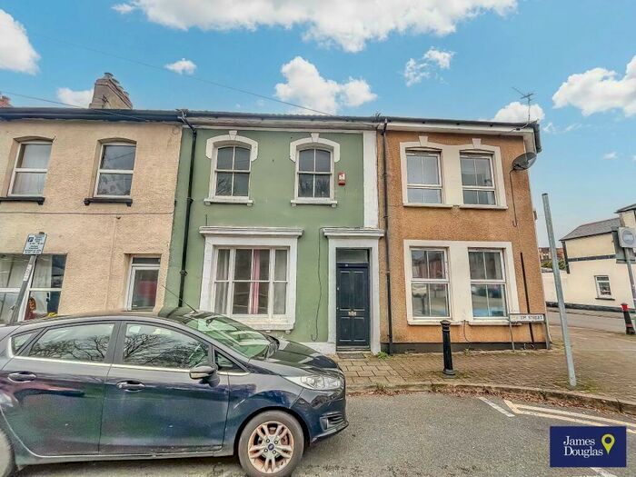 3 Bedroom Terraced House To Rent In System Street, Cardiff, CF24