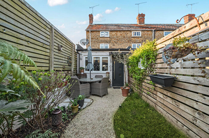 2 Bedroom End Of Terrace House For Sale In Gravel Walk, Faringdon, Oxfordshire, SN7