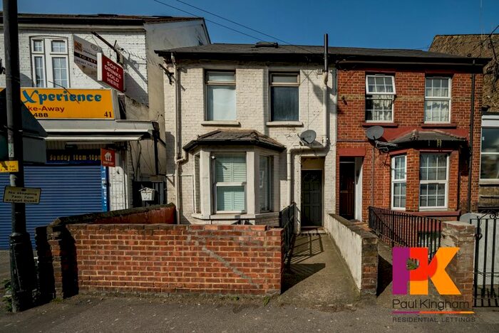 2 Bedroom Property To Rent In Stoke Road, Slough, SL2