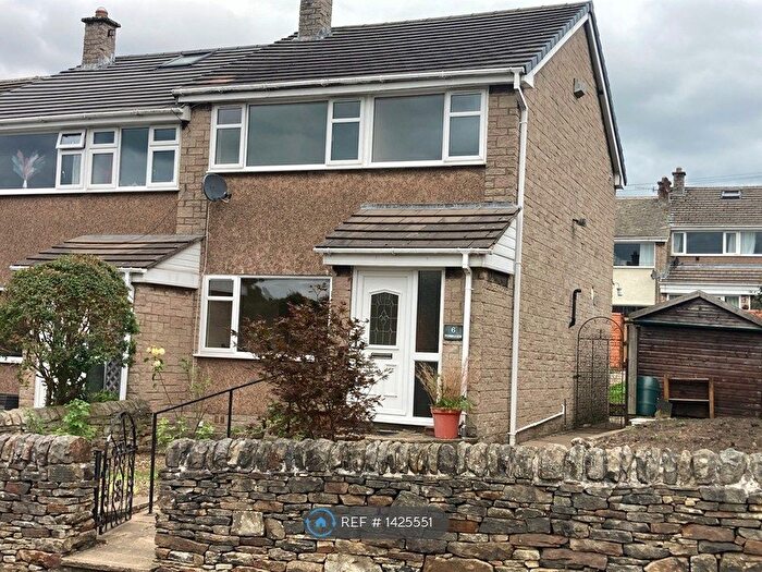 3 Bedroom End Of Terrace House To Rent In Castle Hill, Glossop, SK13