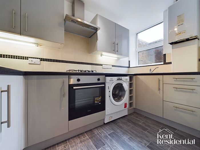 2 Bedroom Flat To Rent In Tonbridge Road, Maidstone, ME16