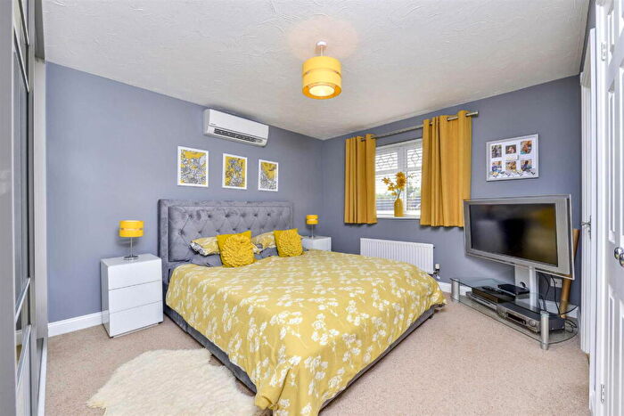 4 Bedroom Detached House For Sale In Thurston Drive, Kettering, NN15